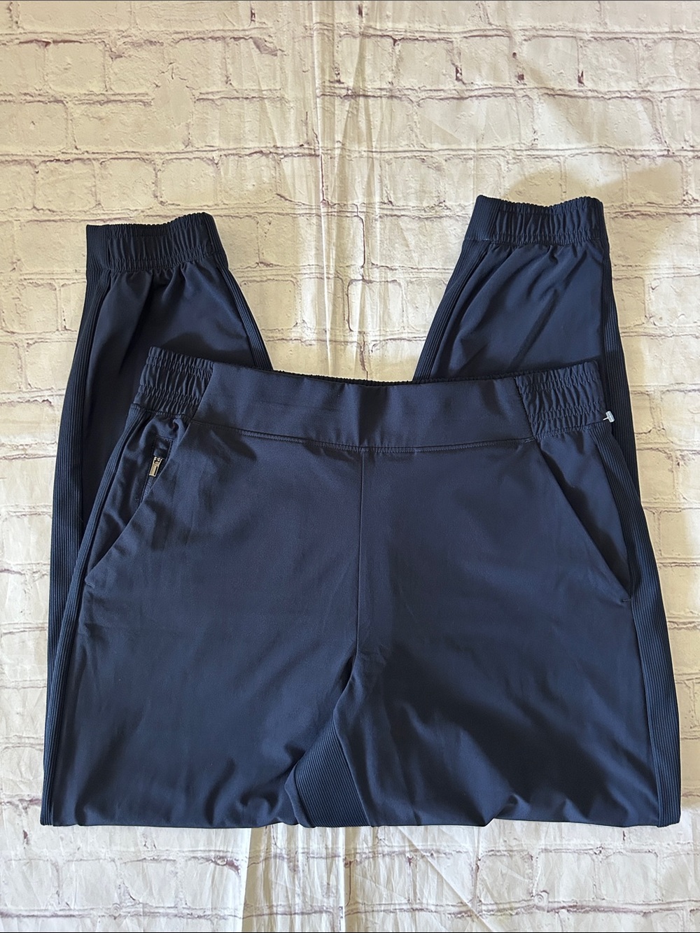 Athleta Brooklyn Mid-rise Jogger Navy Size 10 Petite Lightweight Travel - Picture 3 of 6
